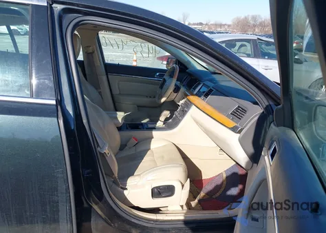 2010 Lincoln Mks from USA, damaged, VIN 1LNHL9DR1AG600232